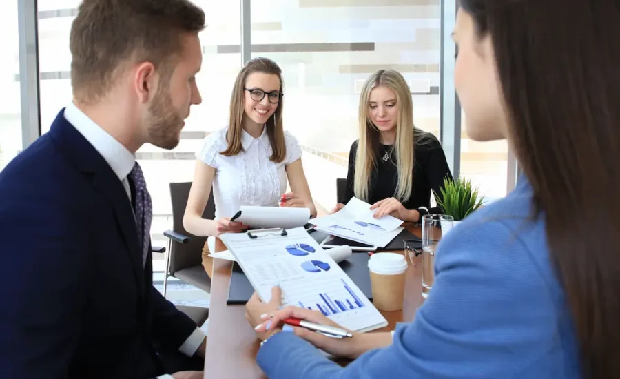 Comparison of FP&A and accounting responsibilities, reports, and planning horizons
