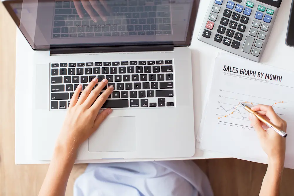 Illustrative ecommerce contribution calculation after returns, fulfillment, fees, and advertising